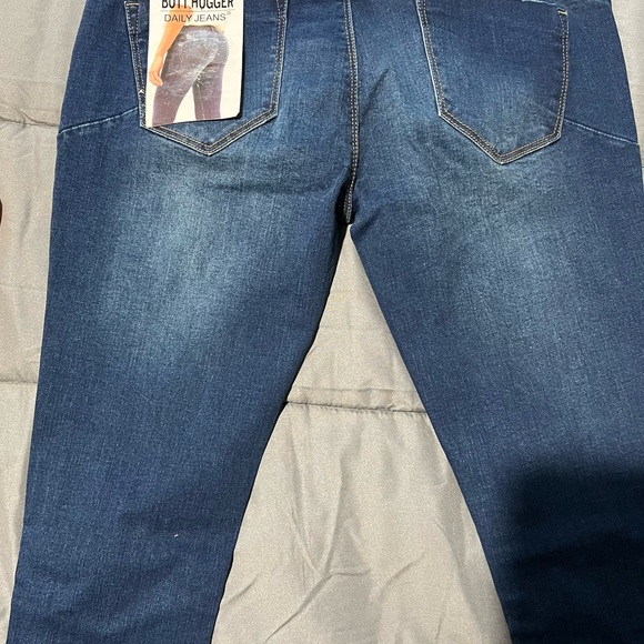 Daily Jeans - Picture 3 of 3